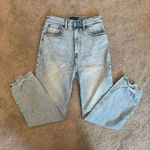 Abercrombie & Fitch Ultra High Rise Straight Jean